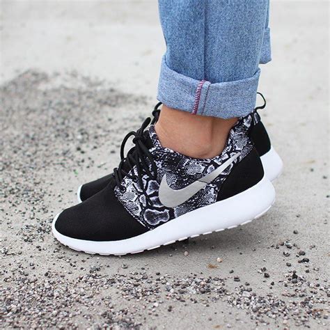 Nike Roshe One Print Women's Sneaker 